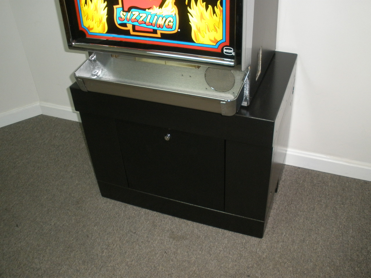 table stand for slot machine