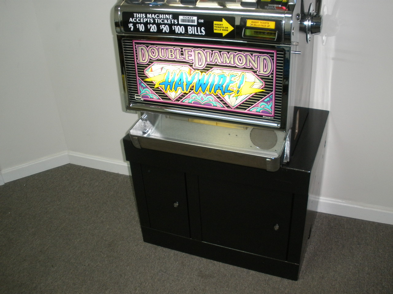 slot machine stand table
