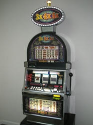 IGT DOUBLE 3X4X5X DIAMOND S2000 SLOT MACHINE WITH LIGHTED TOPPER 