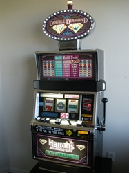 IGT DOUBLE DIAMOND FLAT TOP S2000 SLOT MACHINE with HARRAHS SLOT TOURNAMENT BOTTOM and LIGHTED TOPPER 