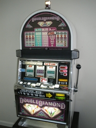 IGT DOUBLE DIAMOND S2000 SLOT MACHINE - QUARTER COIN HANDLING - THREE COIN (ROUND TOP) 
