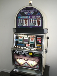 IGT DOUBLE DIAMOND S2000 SLOT MACHINE - QUARTER COIN HANDLING - TWO COIN (ROUND TOP) 
