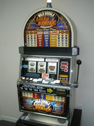 IGT WILD DOUBLE LUCKY STRIKE S2000 SLOT MACHINE WITH QUARTER COIN HANDLING 